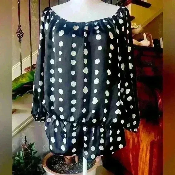 Vince Camuto  blouse large. Black with white polka dots. Elastic drop waist - Picture 7 of 11